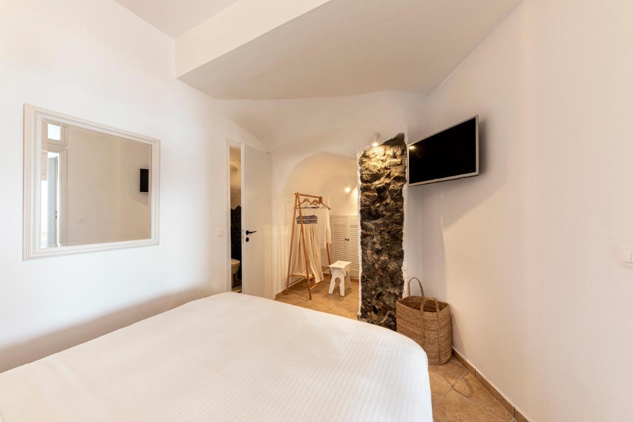 Calderas Hug & Panoramic Sea View - 3 Lux Suites Imerovígli Kültér fotó